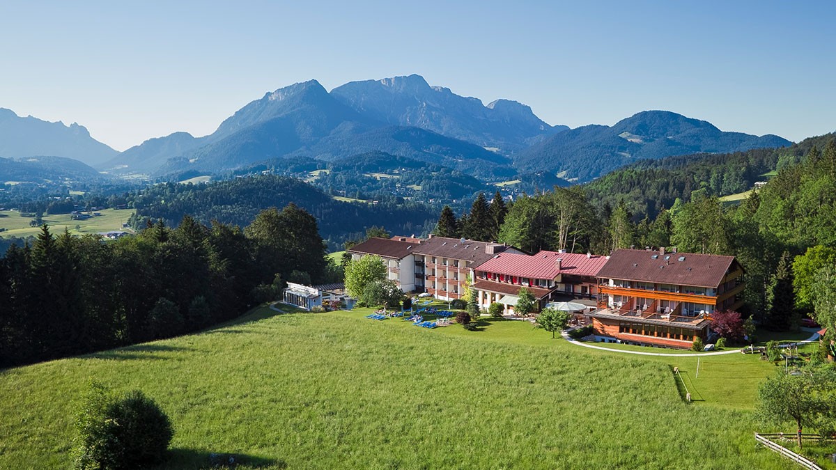 Alpenhof-Hotel im Sommer