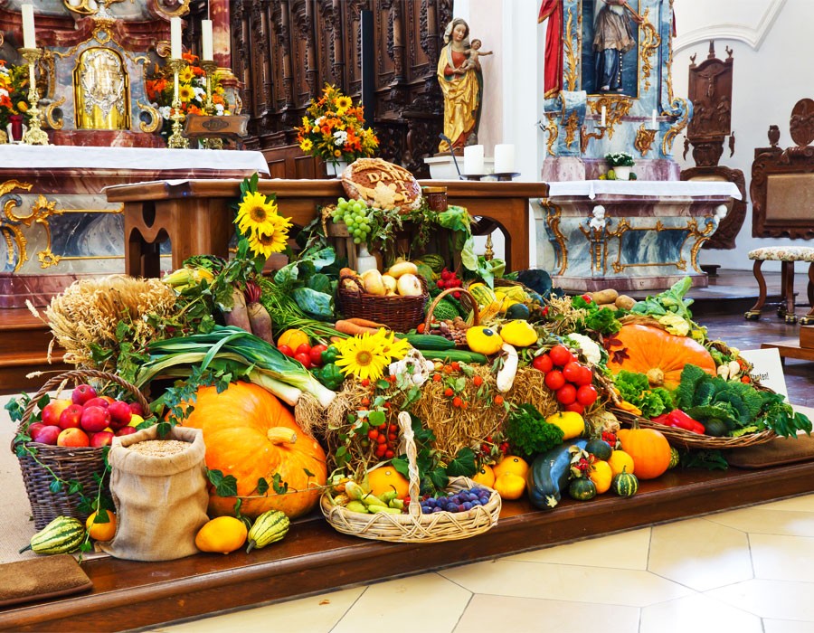 Erntedank in Berchtesgaden mit geschmcktem Altar