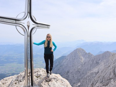 Am Gipfelkreuz des Hohen Gll