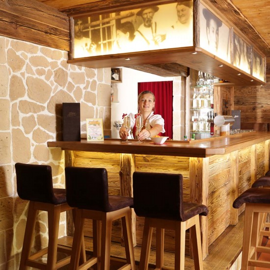 Die Bar im Alpenhof