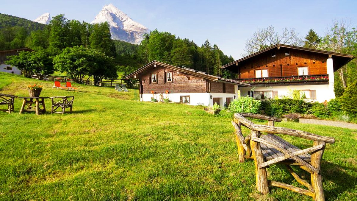 Appartementhaus Ferienwohnungen Zechmeister im Sommer