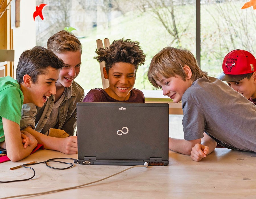 Kinder lernen im Bildungszentrum im Haus der Berge