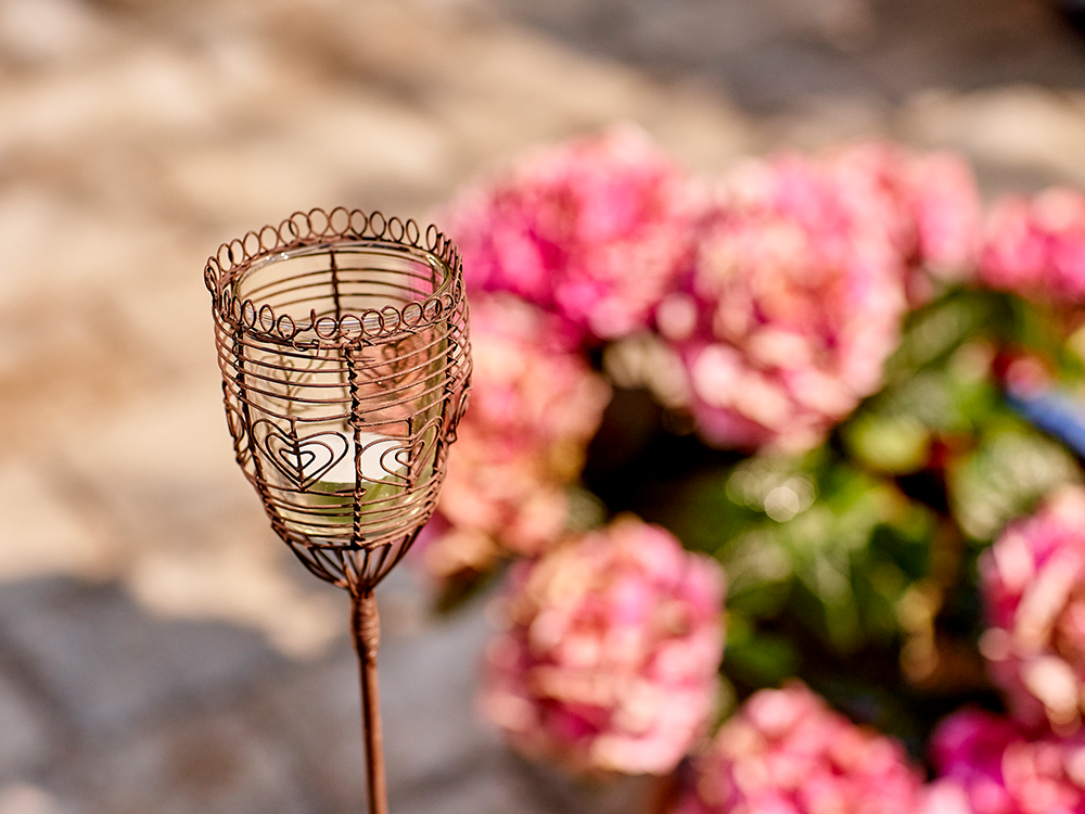 FeWo Haus Brunnau Teelicht mit Blumen