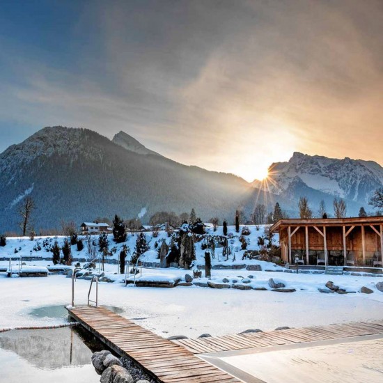 Alpenhotel Zechmeisterlehen Naturteich im Winter