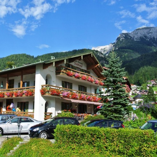 Caf Pension Brandtnerhof im Sommer