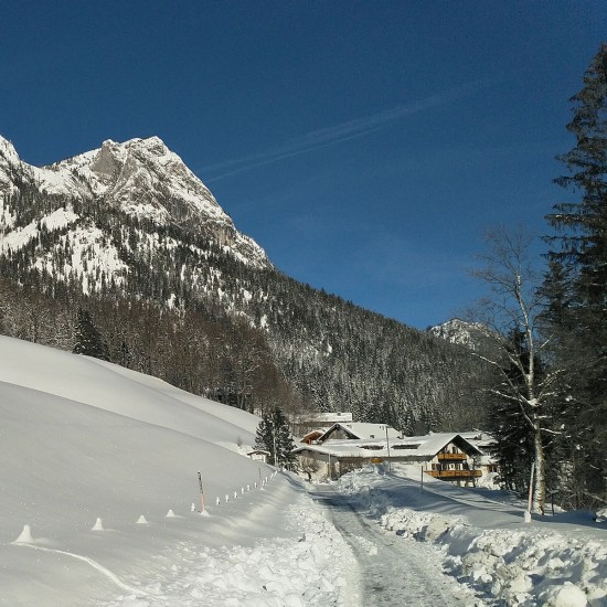 Urlaub am verschneiten Hintersee im Wrndlhof