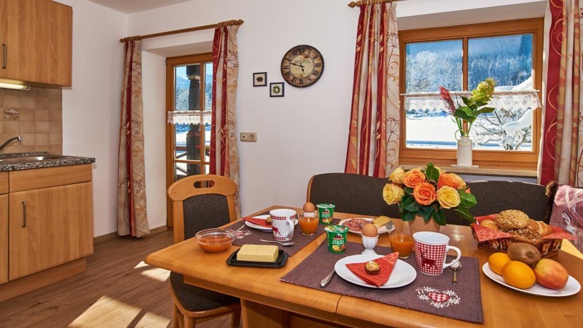 Ferienwohnung Watzmann gemtliches Frhstck im Winter