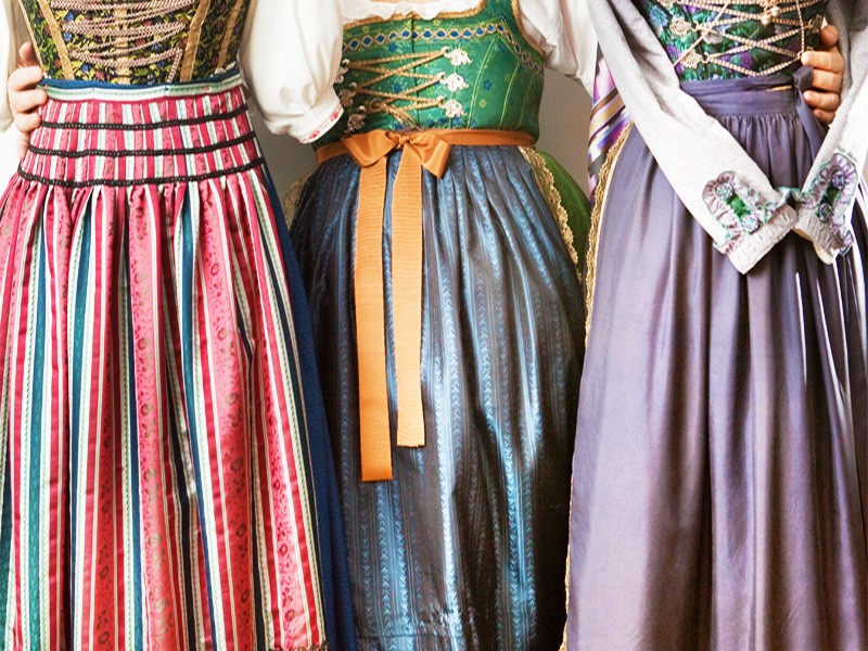 Handgefertigte Bayerische Dirndl